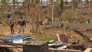 El presidente francés promete “reconstruir” el territorio de Mayotte devastado por un ciclón | AFP