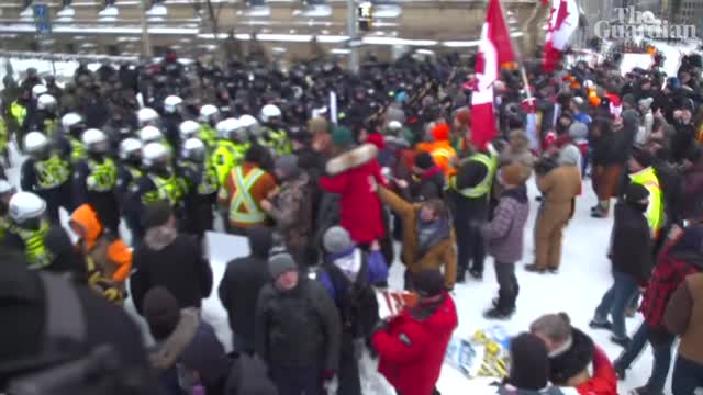 Ottawa trucker protest: pepper spray and scuffles as police try to clear capital