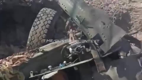 Russian Heavy Gun Turns into a Hole in the Ground