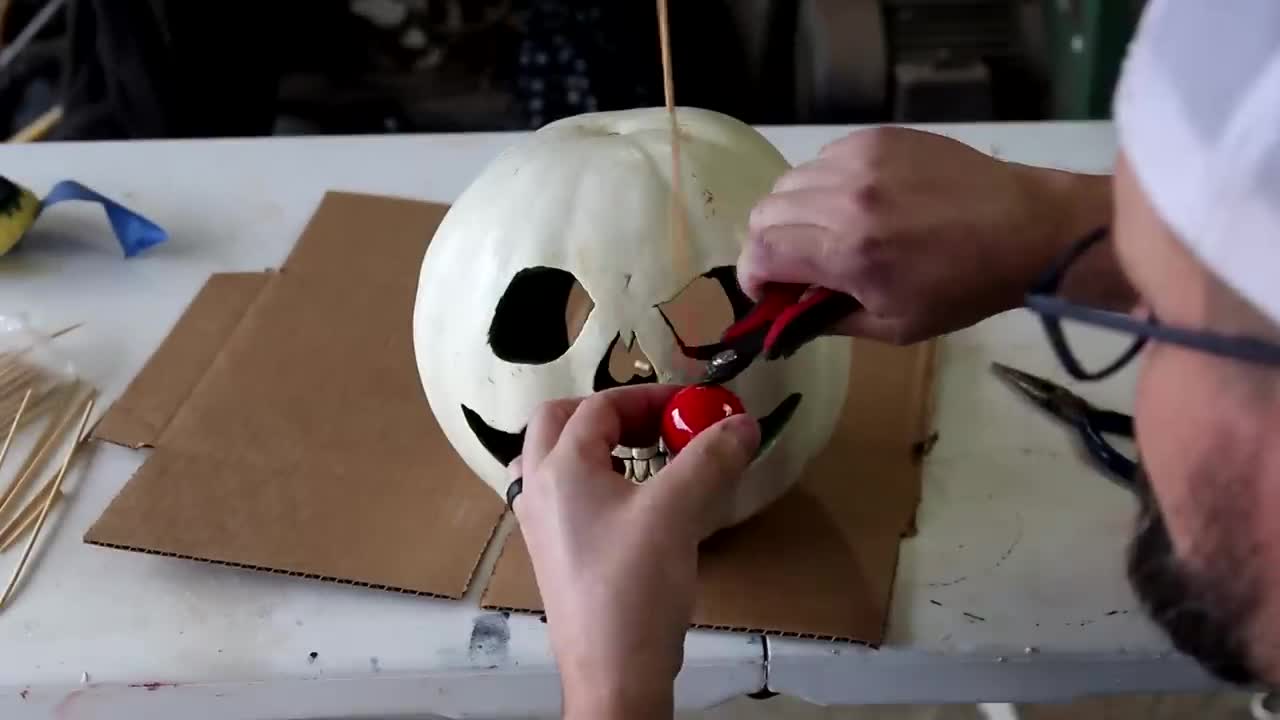 EASY scary pumpkin in a pumpkin CARVING