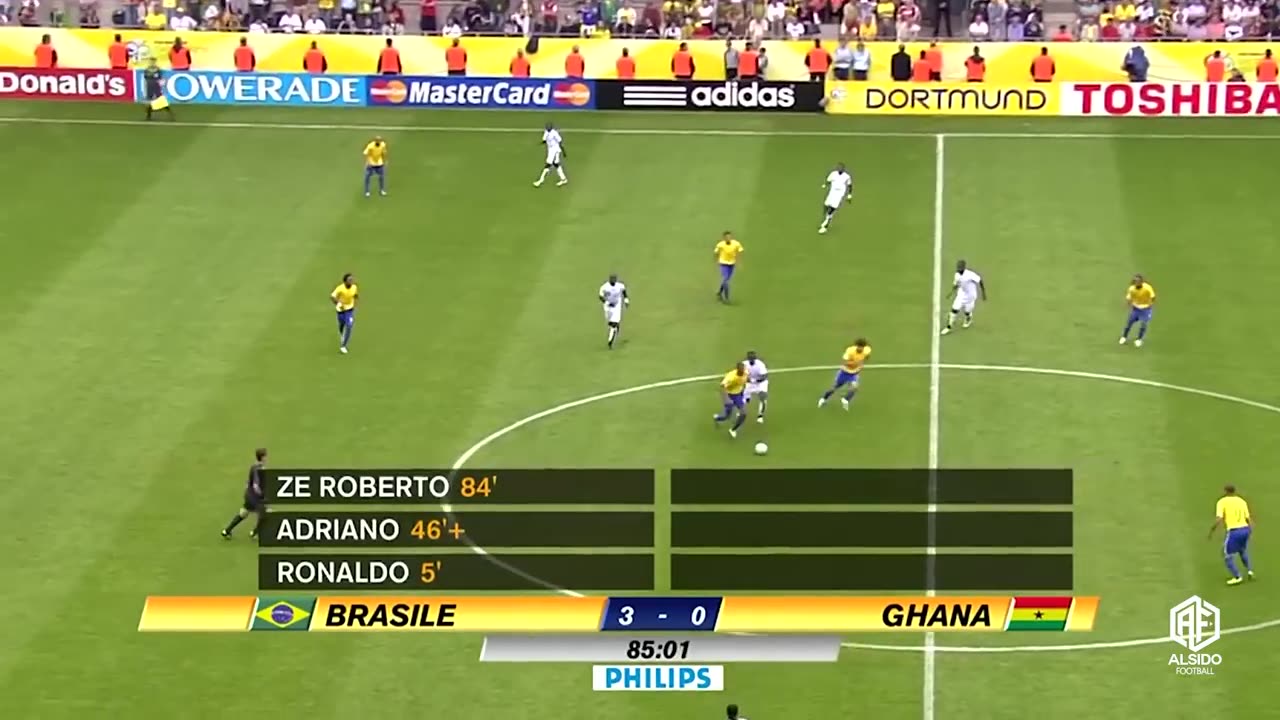 Ronaldo & Ronaldinho Showing their Class in 2006
