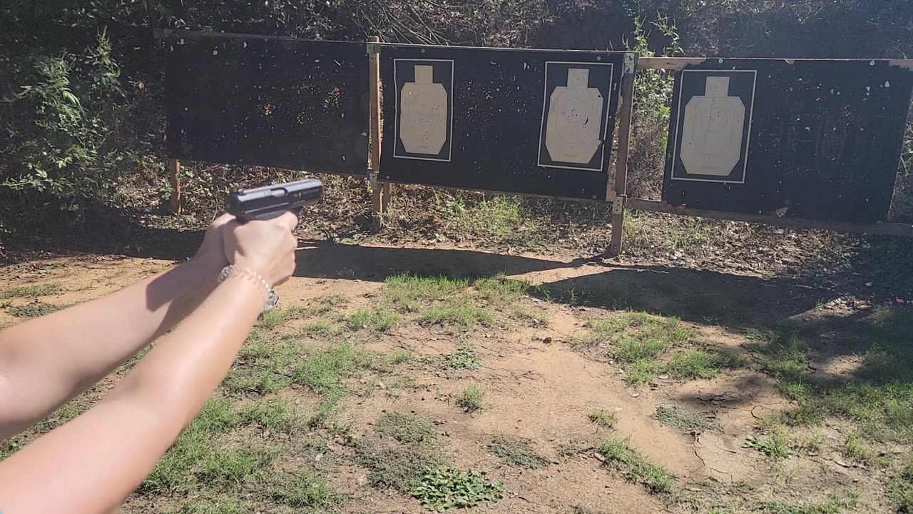 Blonde lady learns to shoot a P7