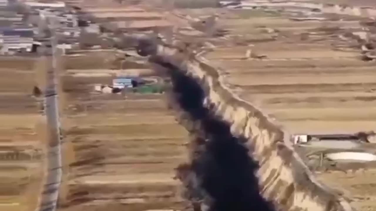 New footage of a fault in the earth's crust after the earthquake in the Turkish province of Hatay