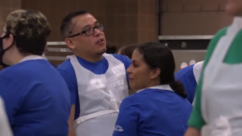 San Antonio's first in-person Raul Jimenez Thanksgiving Dinner since 2019 draws thousands to dine or