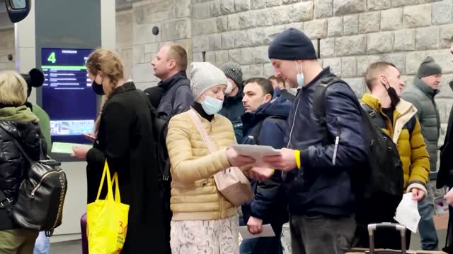 'I want to fight': Ukrainian mother heads home