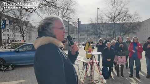 Schwerster Impfschaden seit 30J in Praxis Dr. Fiechtner - Friedensdemo-warmUp 18.2.23 (2)