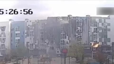 🇺🇦🇷🇺New video shows a drone flying into a high-rise building in Belgorod last week.