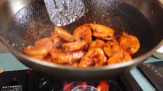 Shrimp in tomato sauce] This method is the simplest and most delicious, sweet and sour