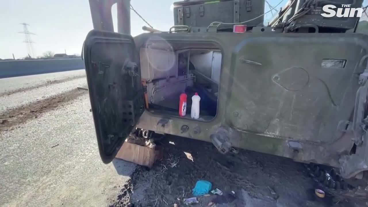 #Ukraine #Russia Ukrainian soldiers seize Russian tanks after 'taking down convoy'