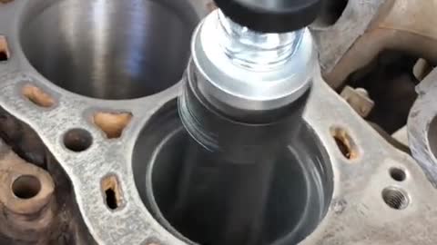 Cylinder grinding and repairing cylinder