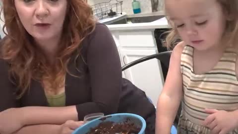 2-year-old goes viral for her hilarious diner routine l GMA