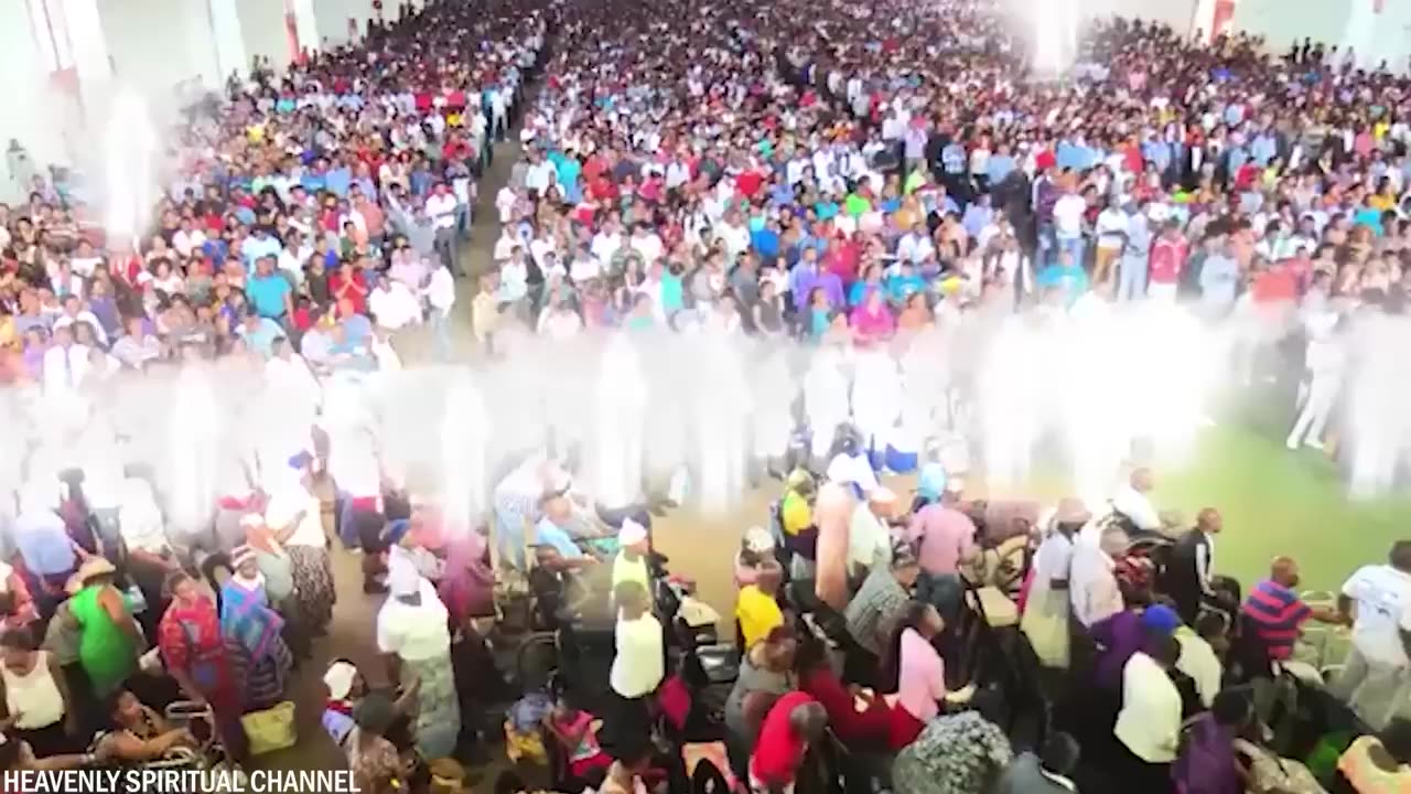 15 real-life angels captured on camera.