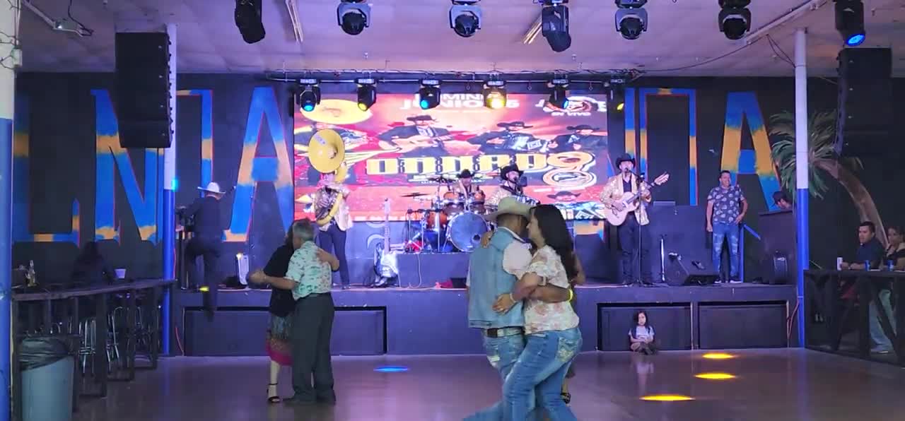 en el NoaNoa Okc Galilea con grupo Tornado NB de Oklahoma city ok 🕺💃🕺🕺