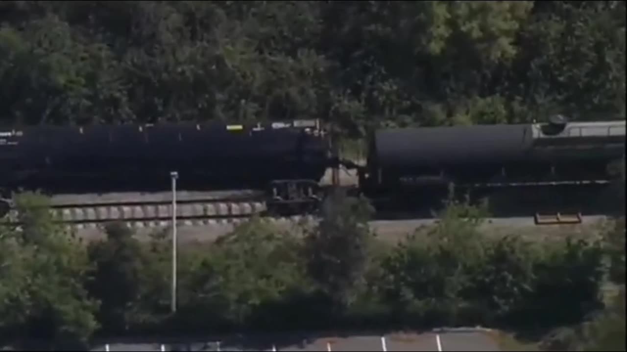 Train Carrying Propane Tank Derails In Manatee County, Florida.