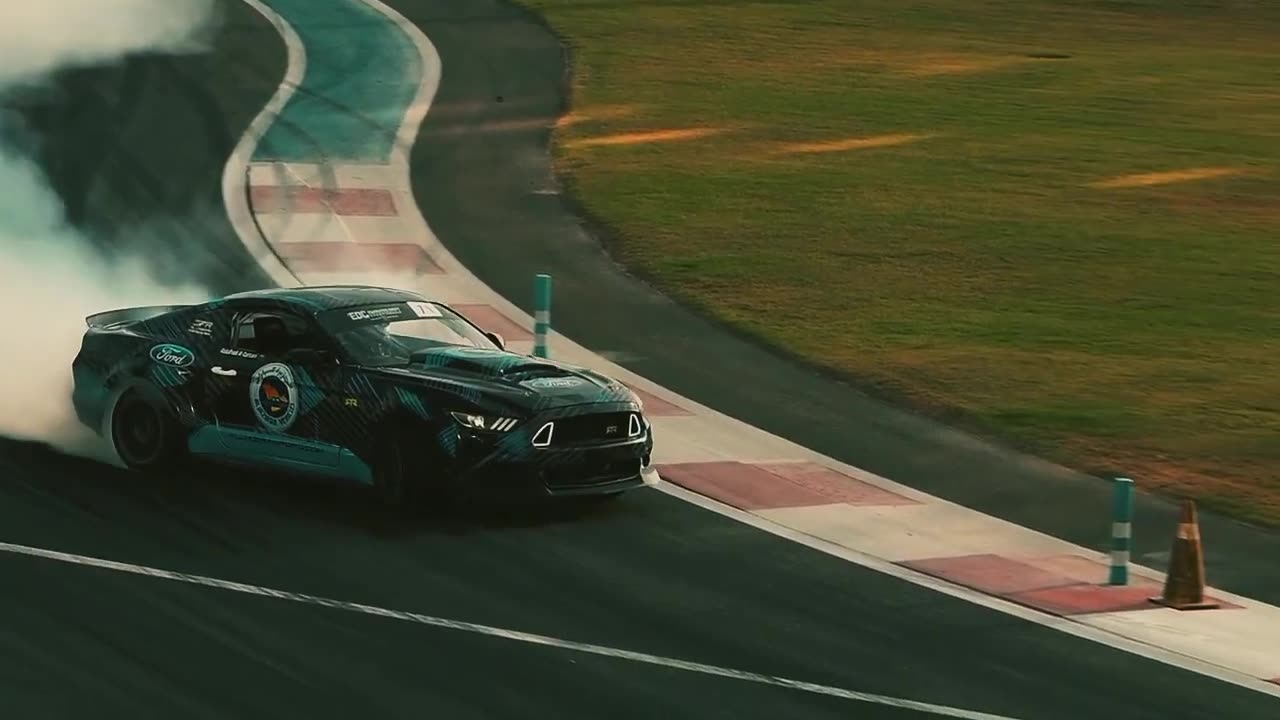 Mustang drifting