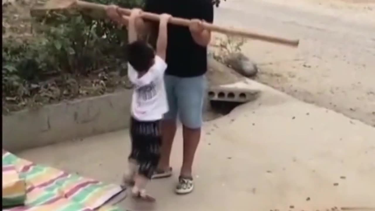 Child amazing act