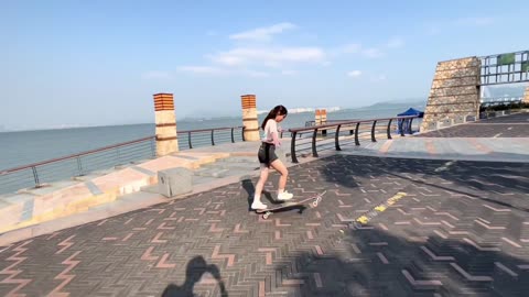 Seaside Loop Skateboard 🛹 king's weather ☁️ Good Mood