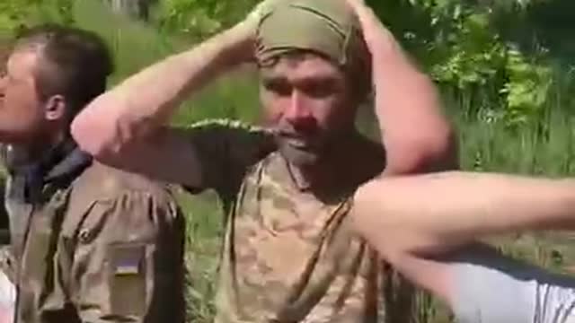 Zajatí ukrajinští vojáci v Krásnom limanu