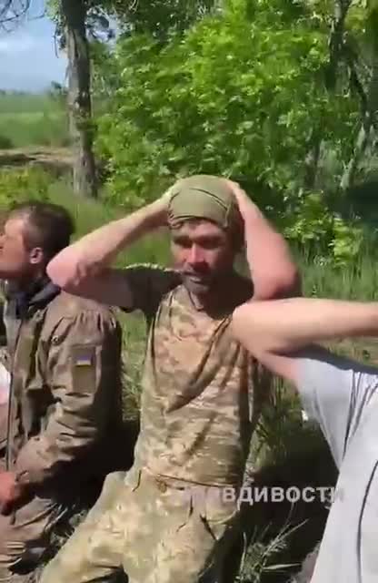 Zajatí ukrajinští vojáci v Krásnom limanu