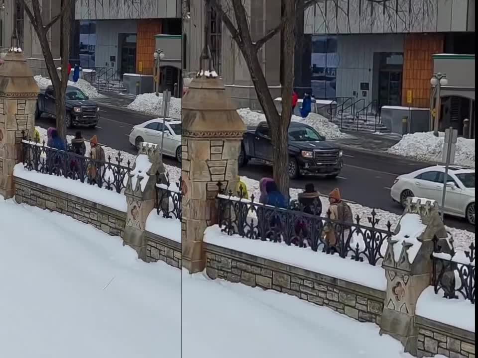 🇨🇦FREEDOM TRUCKERS CONVOY 2022 🚚🚚 SUBSCRIBE LIKE SHARE. If you want your FREEDOM Back pt.3