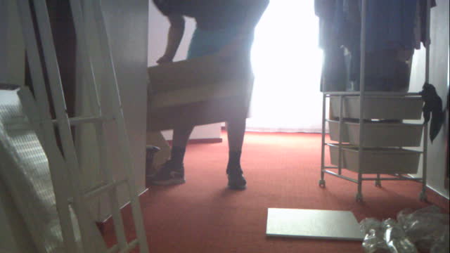 Montez un fel de dulap