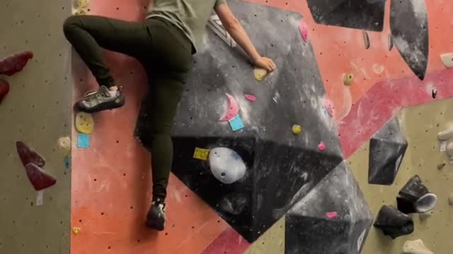 A line full of small dots, v2-v4, shouldn't I hold the wall