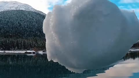 It’s a snow meteor 😳🙌🏼✨!! Lol what a splash 😍 . Honestly it’s part of a snowman I made 😂🎥