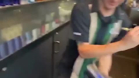 Epic skills shown by the bartender🤩😲 Best bartender