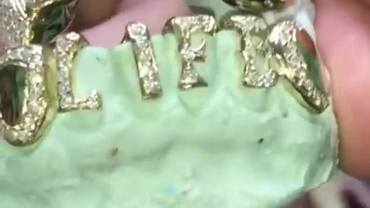 Glamorous Grillz By TraxNYC(480P)
