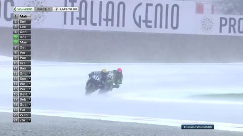 Rain cause havoc in the CLOSING MOMENTS of #WorldSSP Race 1 at Barcelona in 2020 | #CatalanWorldSBK