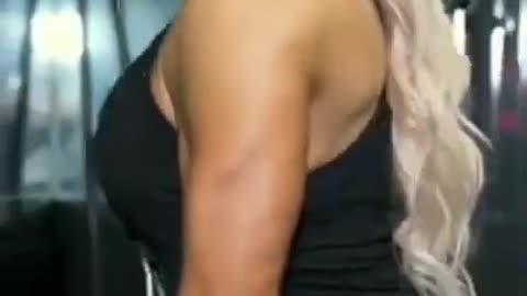 Girl fitness video #viral #workout #gymlovers #fitness #health #dumbell #body #hot 🔥 🔥 🔥 🔥 #shorts