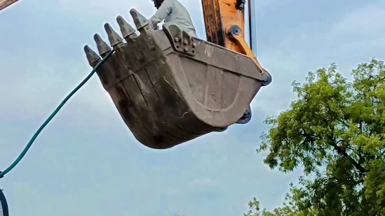 Excavator operator video