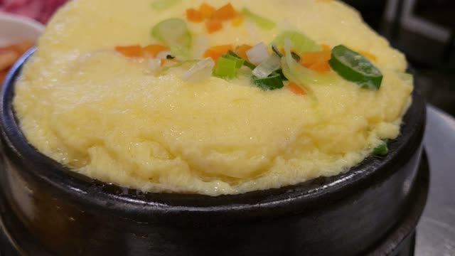 Korean Food : Steamed Eggs (Gyeran-jjim)