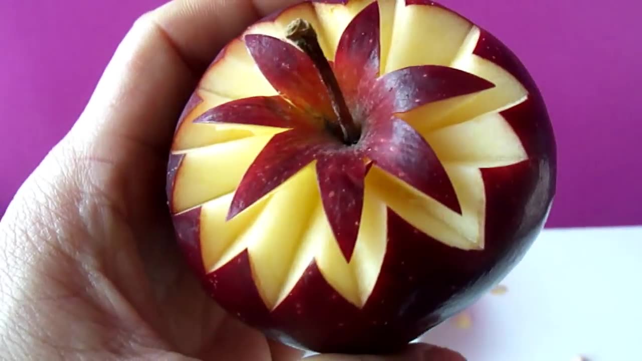 Art In Apples Show