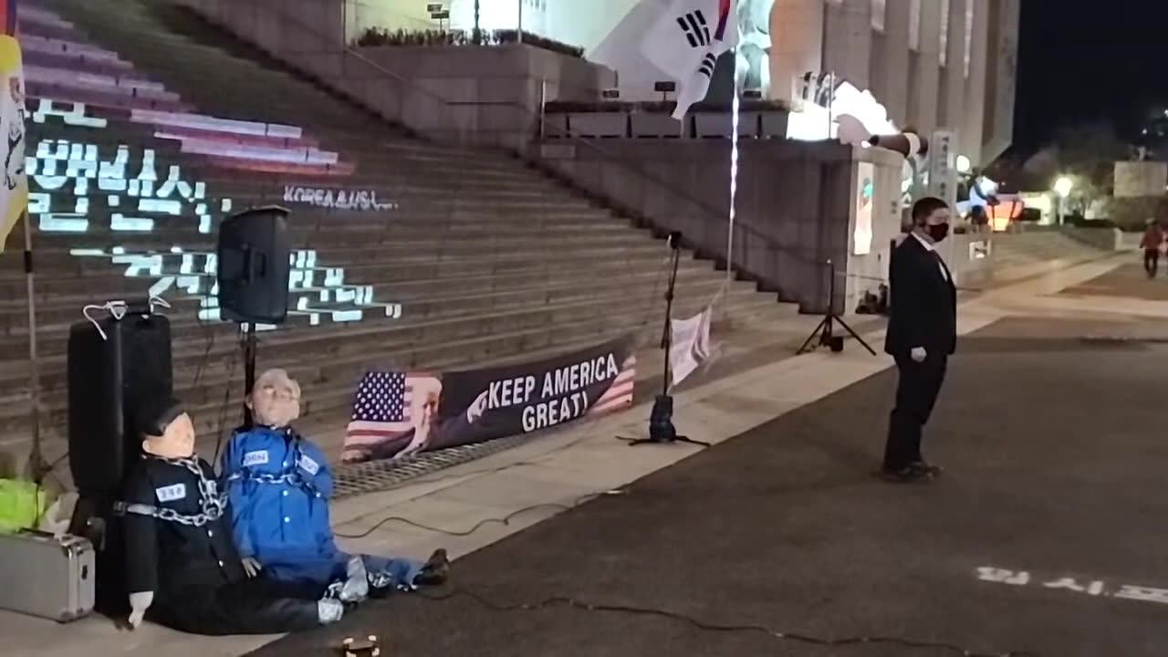 20210104_V3_S02(u6vmhyAaaTs)문땡땡이 지지율은_ 아직도 지지자가 있나요_ 세종문화회관 앞에서