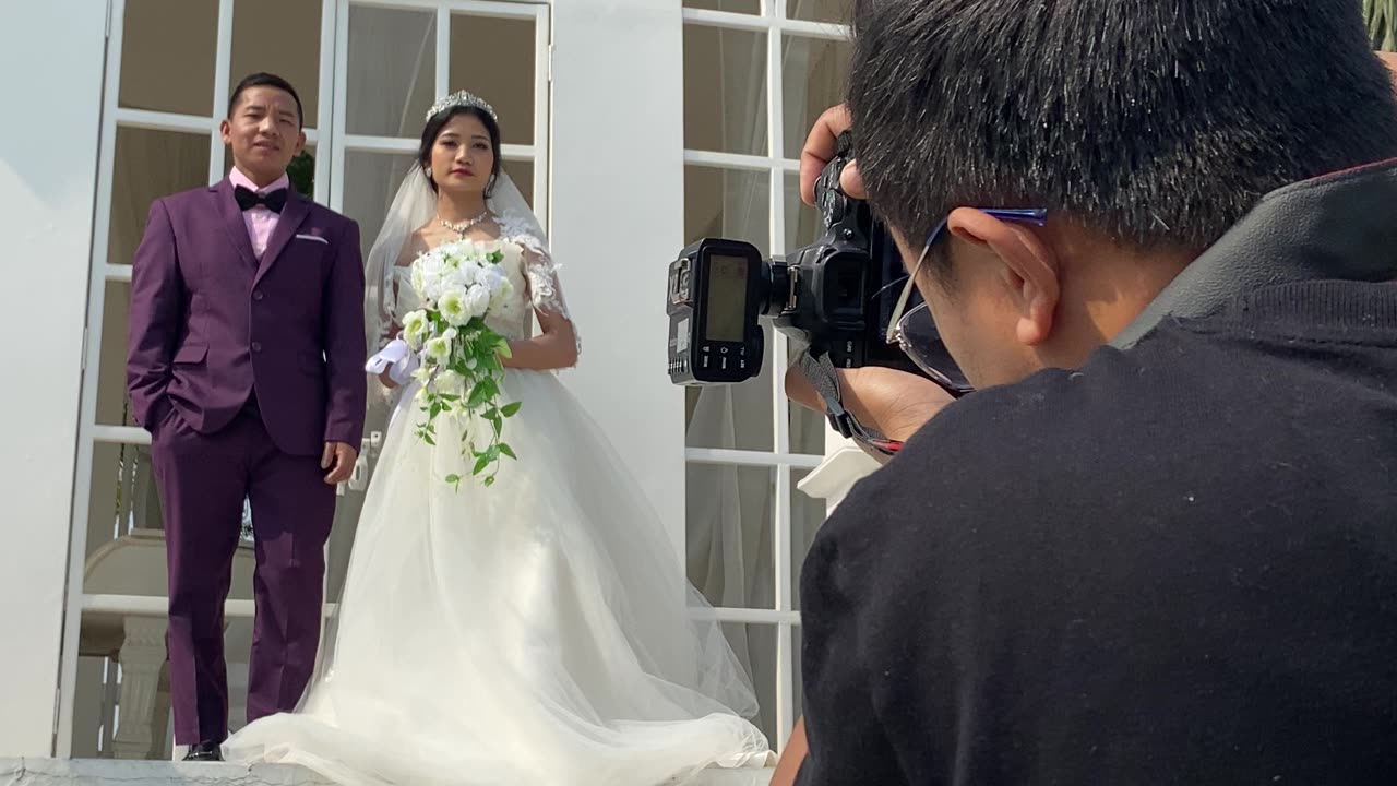 Pre-wedding Photoshoot Behind Cameraman Shooting 2023 #foryou #wedding #photography #viral #zotung