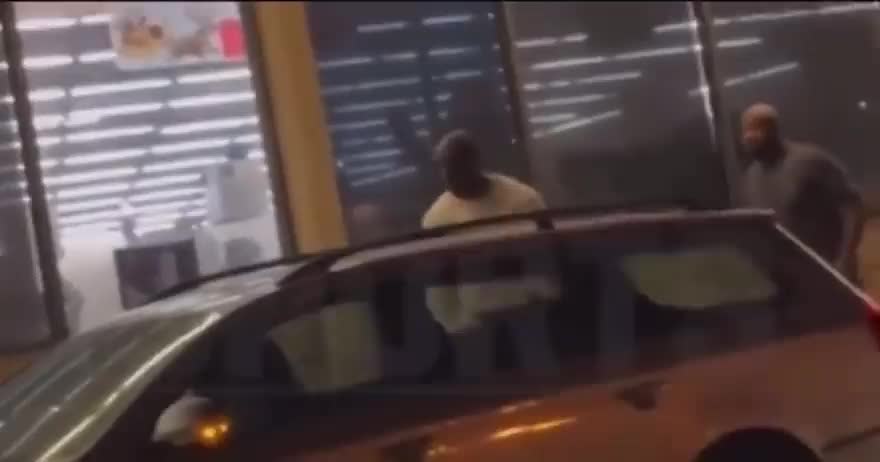 Terrell Owens Knocks Out Heckler Outside A CVS After He Allegedly Harassed People Inside