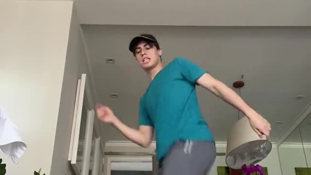 to parecendo ter 1,90 nesse video