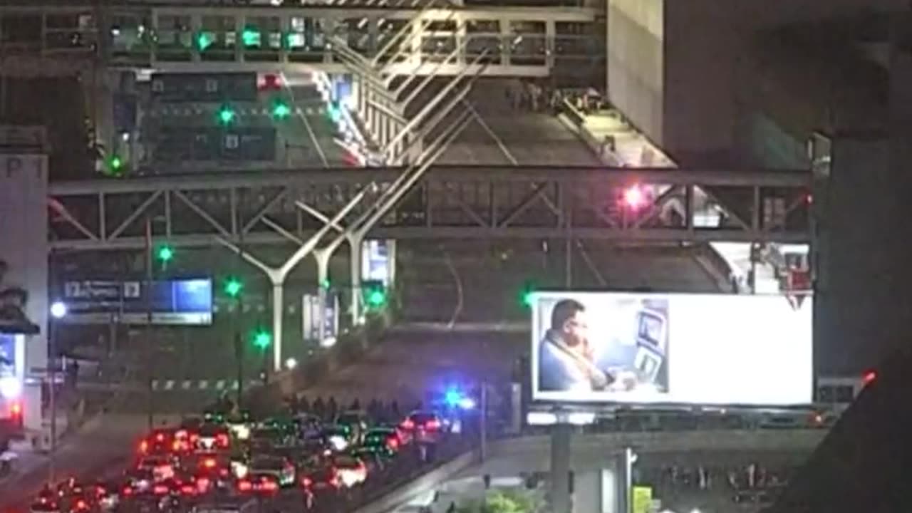 Evacuation at LAX airport (Terminal 1) as officers investigate a suspicious package