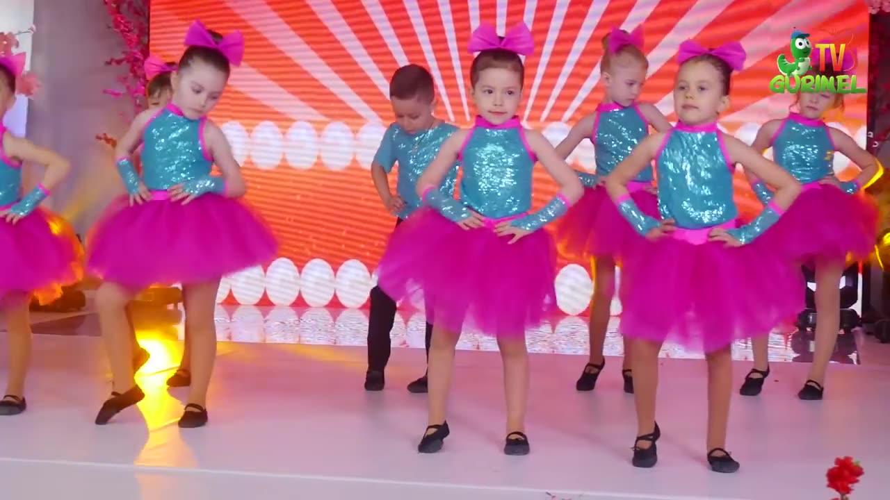 I am barbie girl 💃.. cute kids dance 🤩