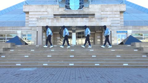 Friendships Running man на Лестнице
