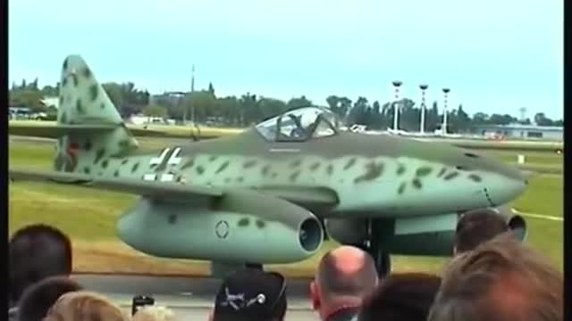 Messerschmitt Me 262 "Schwalbe" - First Flight Over Berlin after 61 Years, Historical Footage!