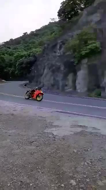 Yamaha r3 leaning knee drag