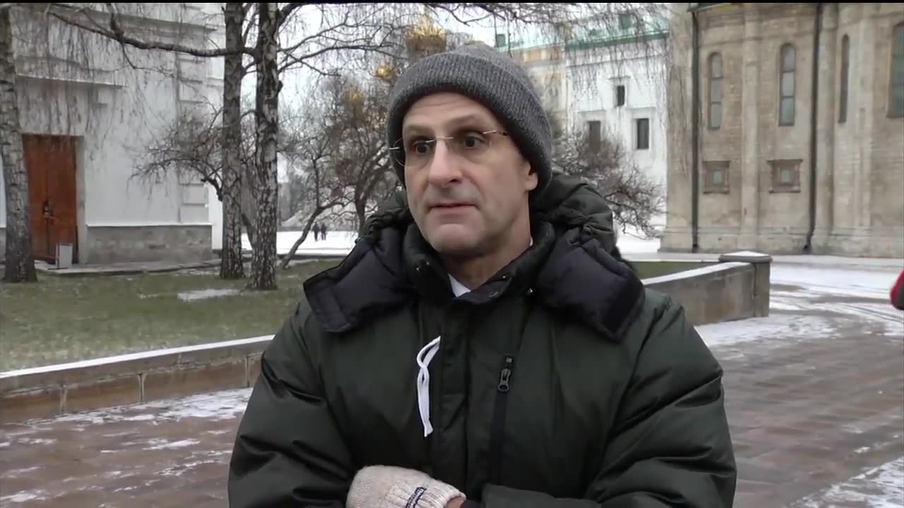 42 Expedition 30 Crew Meets the Media and Pays Homage at Red Square