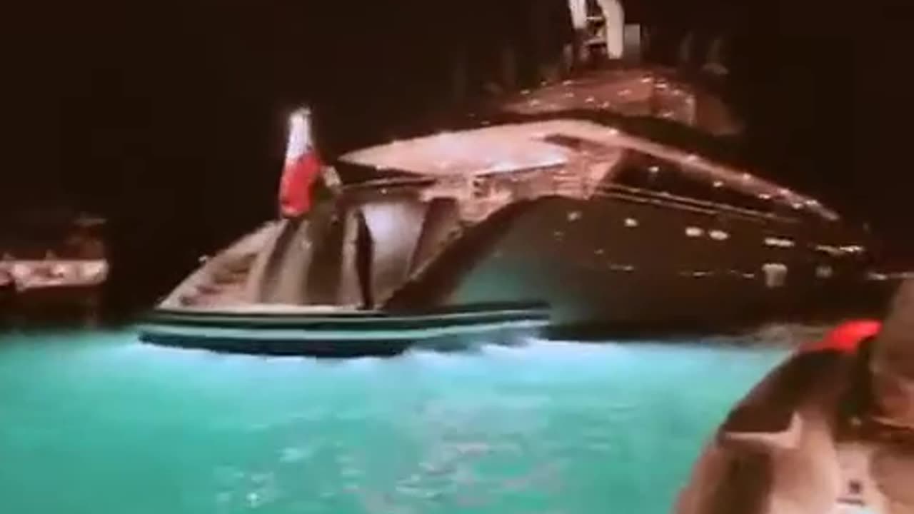 20180226文贵先生视频¹：我的律师团队强烈建议我从今天起开始闭嘴两个月……等待下一个革命事件的发生……他们今天一直问我为什么你有这样的生活．却还在冒这个危险？我的回答是