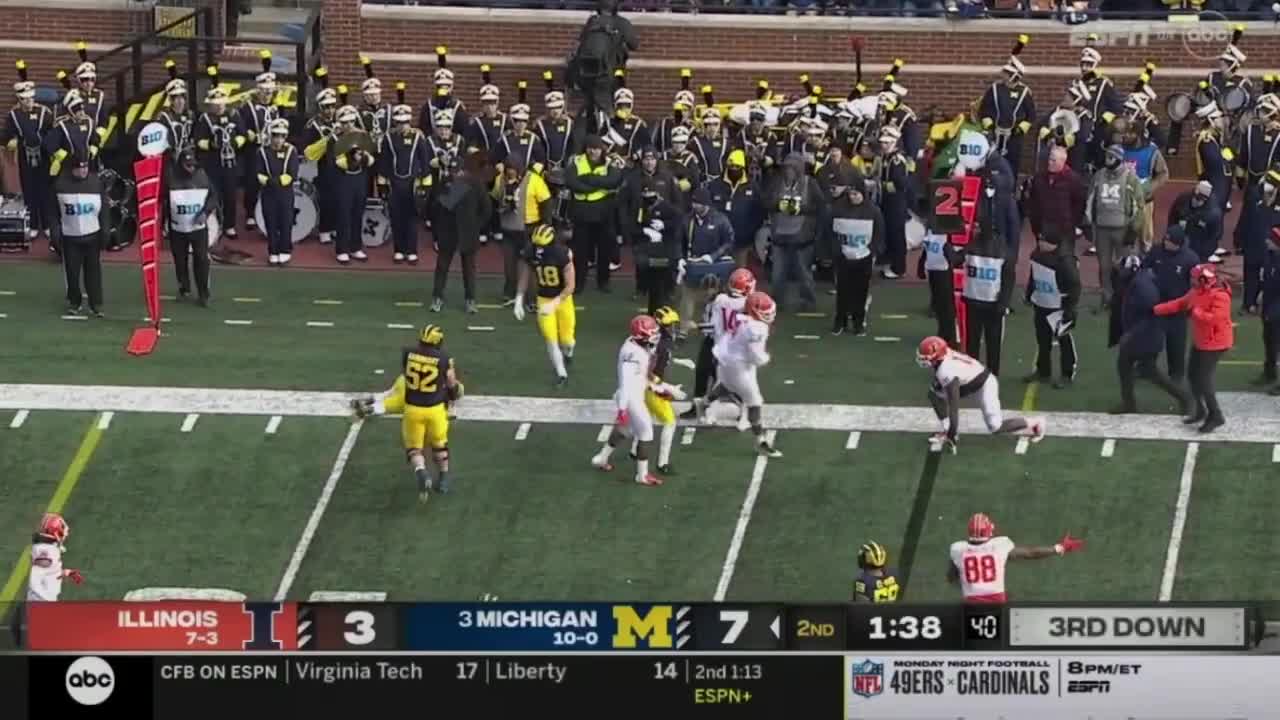 Michigan RB Blake Corum Suffers Knee Injury vs Illinois | 2022 College Football