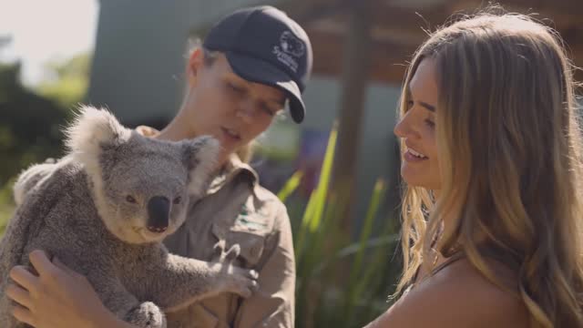 American girl meets Koala and Kangaroo for the first