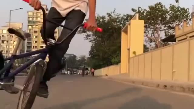 Guy Performs Mind-Blowing BMX Tricks While Standing