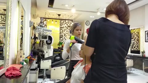 Super Relax with Beautiful Girl in Vietnam Barbershop