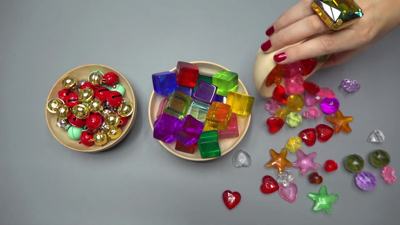 Beads Video ASMR Oddly Satisfying Beads - Domino Girl